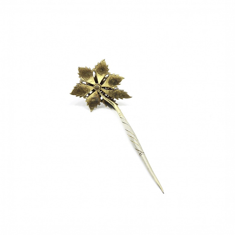 Brass needle with Matara or zircon diamonds