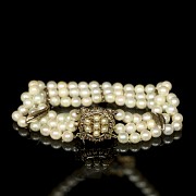 Cultivated pearl necklace and bracelet