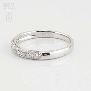 18k white gold ring with diamonds