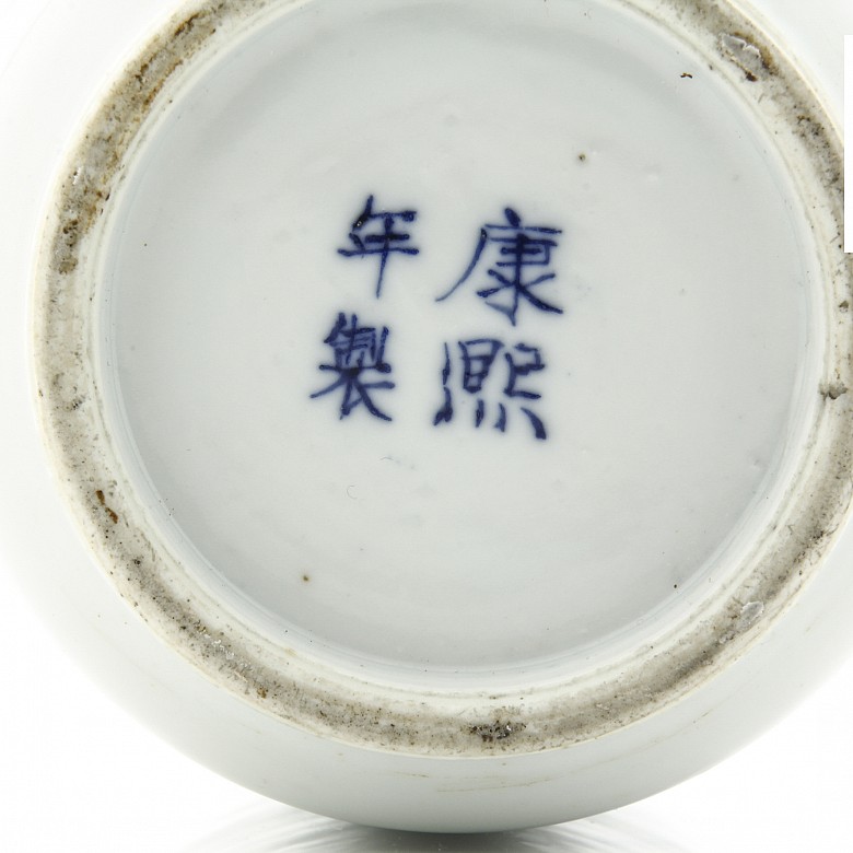 A chinese porcelain vase, blue and white, 20th century