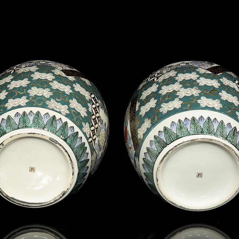 Pair of Imari jars, Japan 20th century