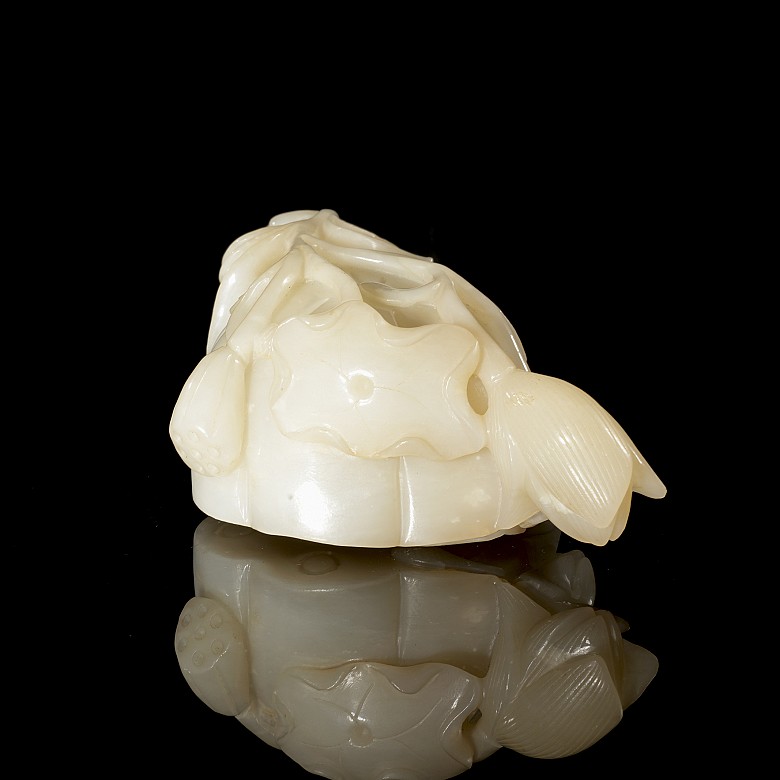 Carved jade brush container ‘Lotus’, Qing dynasty