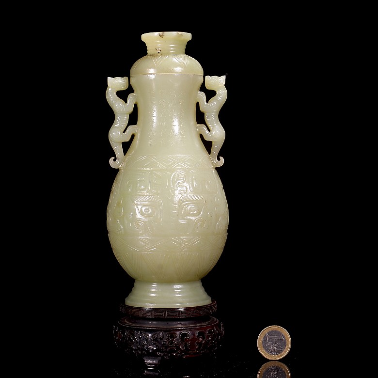 Hetian ‘Tigers’ jade vase, Qing dynasty