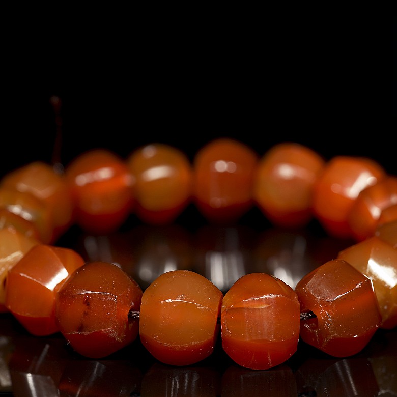 Carved agate bead bracelet, Liao-Jin culture