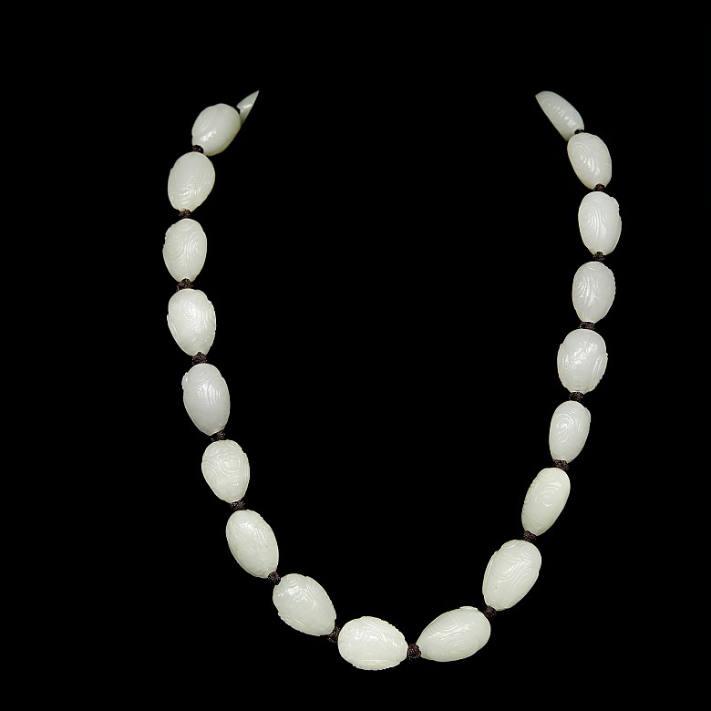 Necklace with cicada beads in white jade, Western Zhou