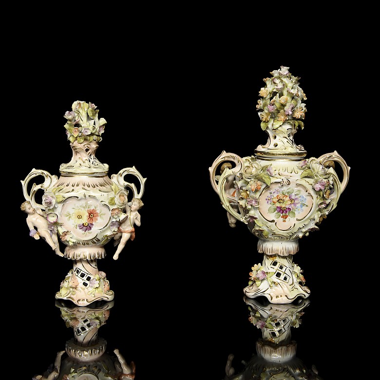 German porcelain ‘Pair of bonbonnieres’, 20th century