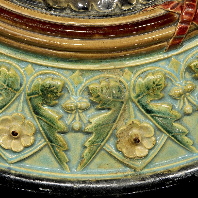 Large majolica portrait dish, 19th century