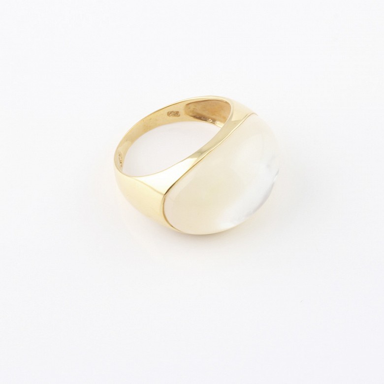 ring Natural mother of pearl  in 18k yellow gold