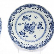 Pareja de platos de porcelana, China, dinastía Qing