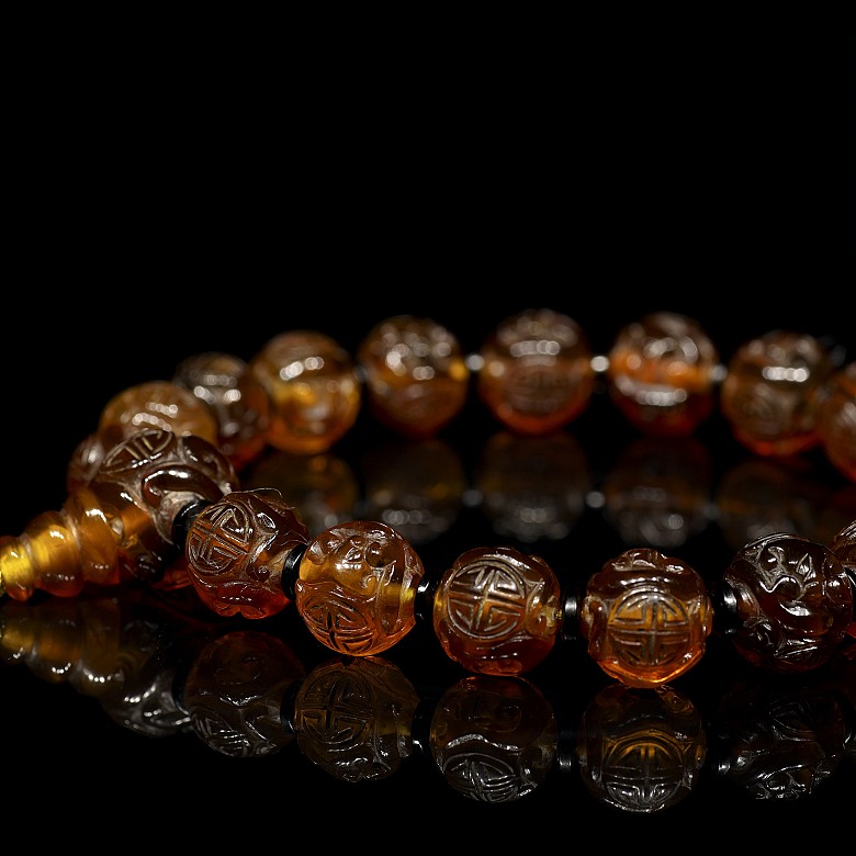 Amber bead bracelet, Qing dynasty