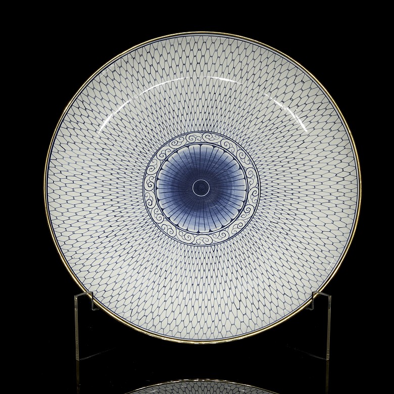 Blue and white enamelled porcelain dish, 20th century