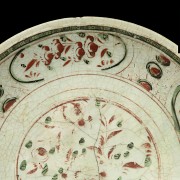 A Swatow enamelled dish, Ming dynasty