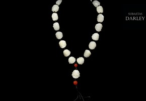 Necklace with white jade beads, Ming dynasty