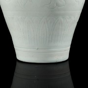 Celadon ware ‘Leaves’ vase, Song dynasty