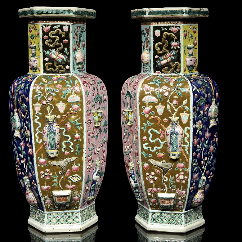 Pair of hexagonal vases 