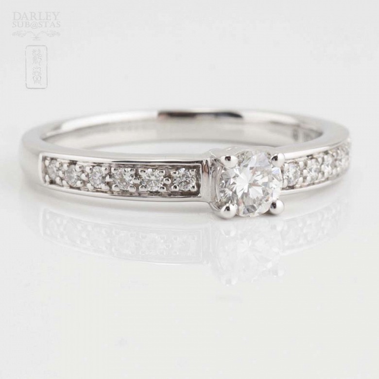 Solitaire 18k white gold and diamonds