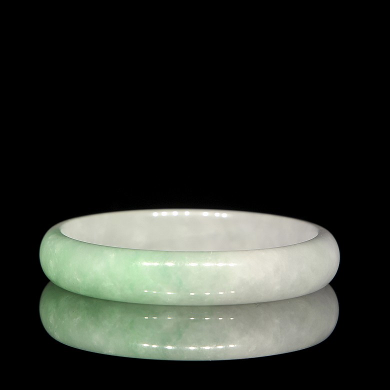 Two-coloured jade carved bicoloured bangle