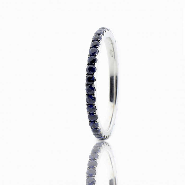 18k white gold and sapphires full wedding ring