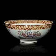 Enameled bowl with 