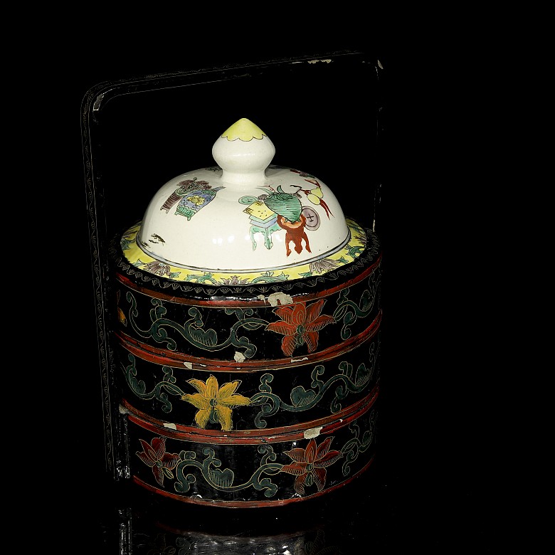 Wooden and porcelain box, Qing dynasty