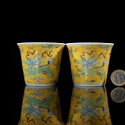 Pair of enamelled porcelain ‘Dragons’ cups, Qing dynasty