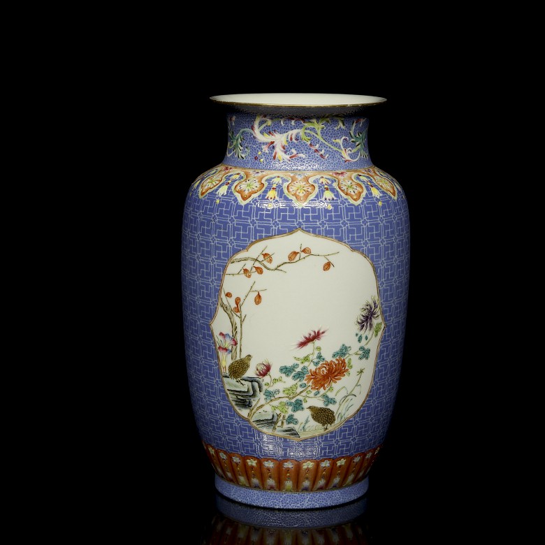 Glazed porcelain vase “Birds in garden”, Qing dynasty