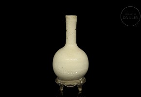 Small “Gē yáo” glazed vase, Qing dynasty