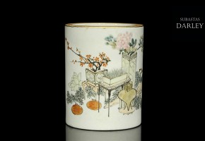 Xu Pinheng. Enamelled porcelain brush jar