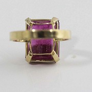 Ring in 18k yellow gold tourmaline with diamonds.