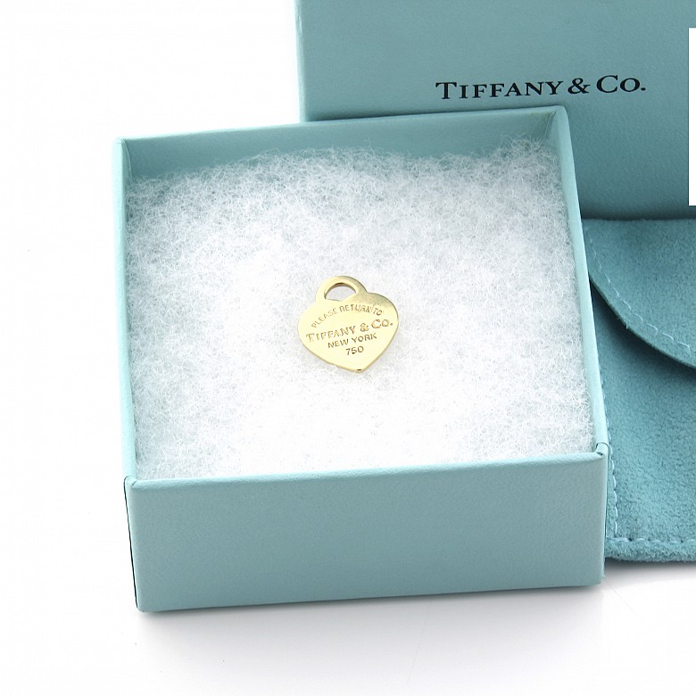 Tiffany brand pendant in 18k yellow gold, with case