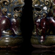 Pair of ceramic ‘Lions’ figures, Qing Dynasty