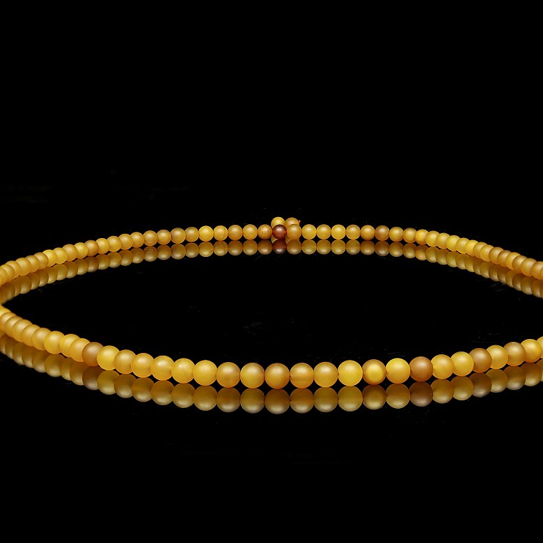 Agate bead necklace, Qing dynasty