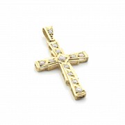 Cruz de oro amarillo 18 k con siete circonitas