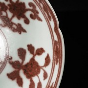 Enamelled porcelain bowl ‘Flowers’, with Xuande mark