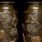 Pair of small Asian bronze vases, 20th century - 3