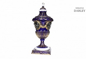 Decorative vase in neoclassical style, 20th century