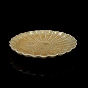 Glazed ceramic ‘Flower’ dish, Qing dynasty