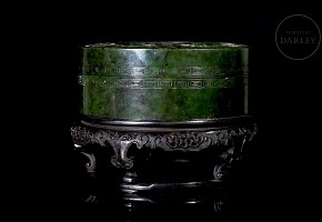 Spinach-green jade ‘Poem and Bats’ box, Qing dynasty