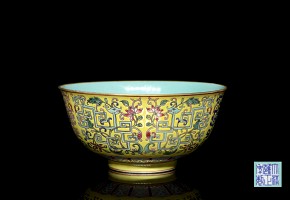 Porcelain enamelled bowl with yellow background, with Yongzheng seal