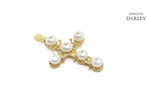 18k yellow gold cross adorned with six pearls