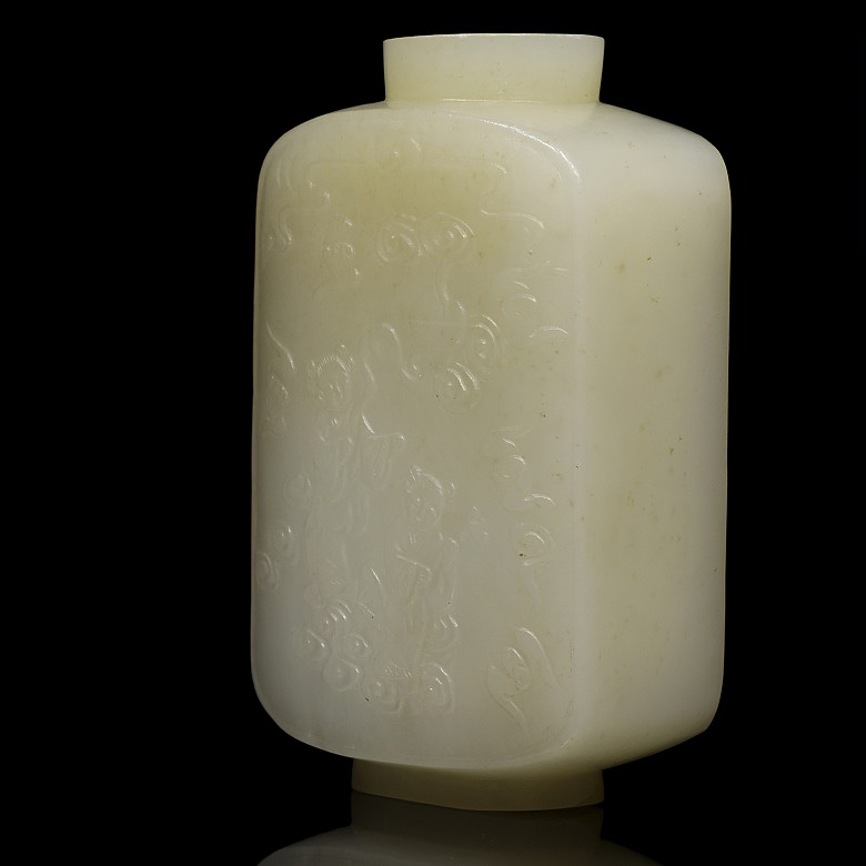 White jade snuff bottle, Ming-Qing Dynasty