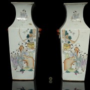 Pair of vases 