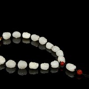 Necklace with white jade beads, Ming dynasty