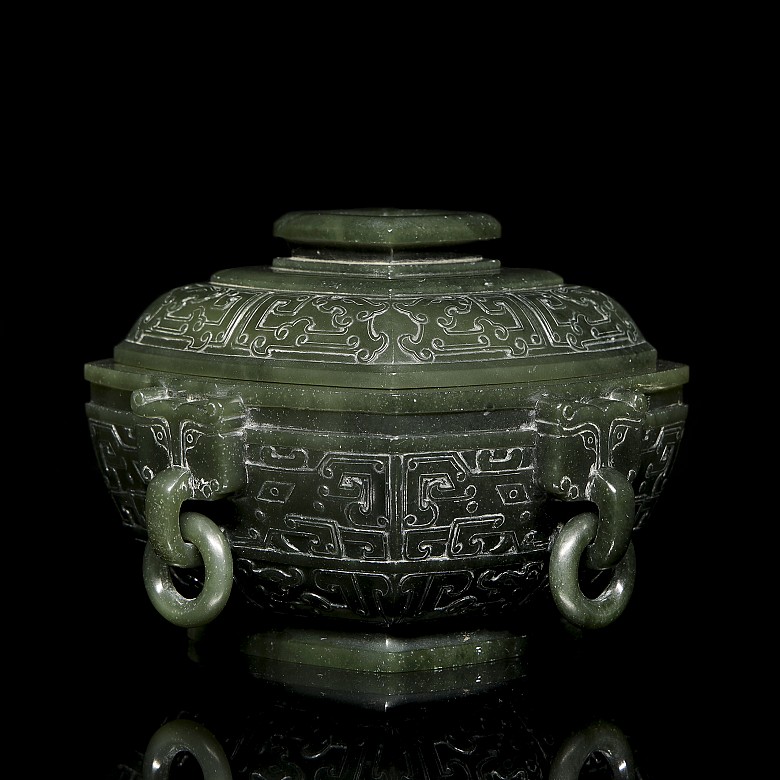 Spinach green jade “Gui” vessel, Qing dynasty