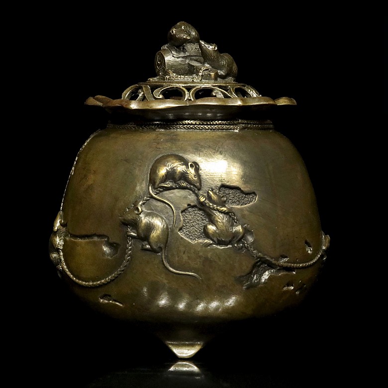 Bronze censer with reliefs, Qing dynasty