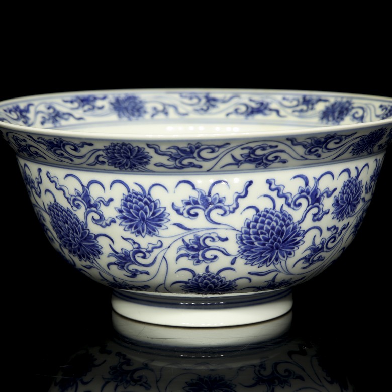 Small blue and white porcelain bowl “Peonies” with mark on base