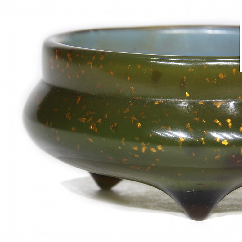 Glass censer with gold leaf, Qing dynasty.