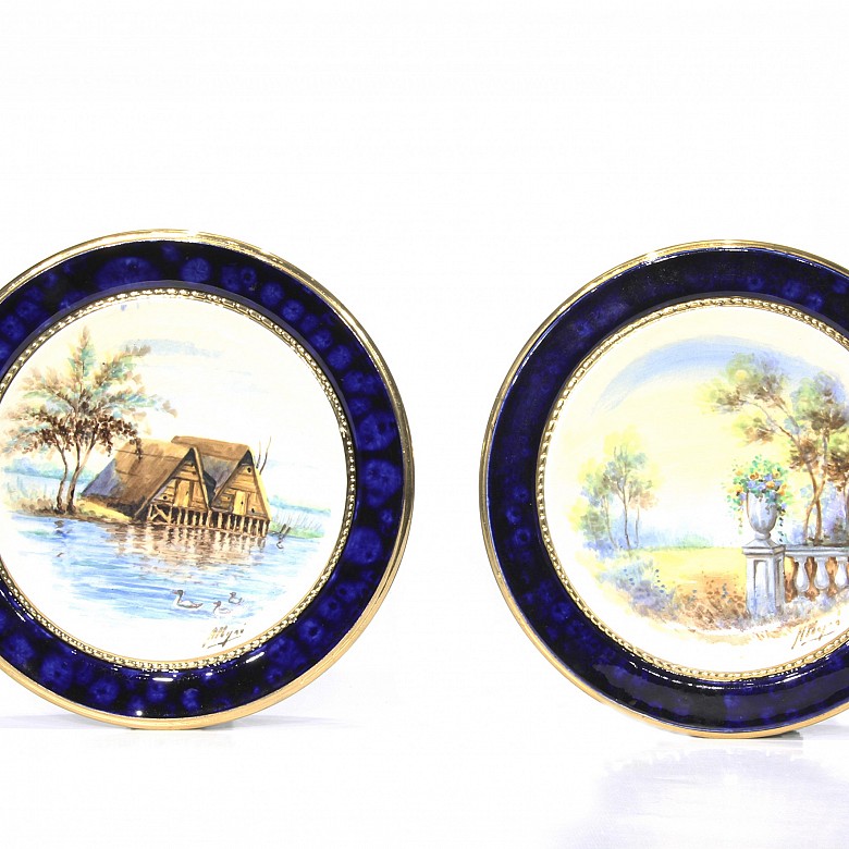 Pair of glazed ceramic plates, Peyró. s.XX