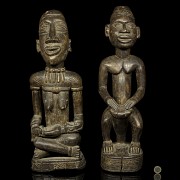 Dos figuras africanas de madera tallada, estilo Yoruba, s.XX