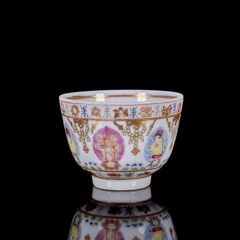 Taza de porcelana familia rosa esmaltada, dinastía Qing